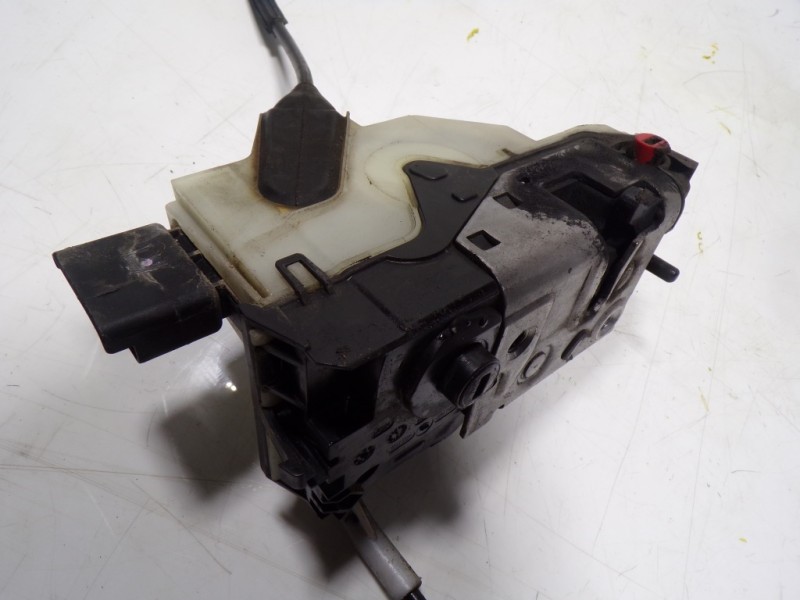 Recambio de cerradura puerta trasera derecha para peugeot 208 1.6 blue-hdi fap referencia OEM IAM 9812501180  