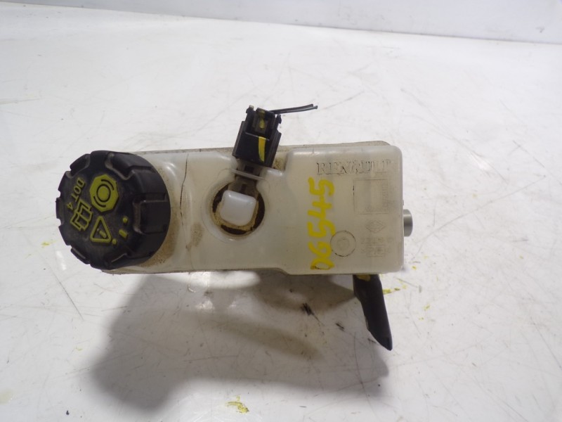 Recambio de bomba freno para dacia sandero stepway referencia OEM IAM 460111938R  