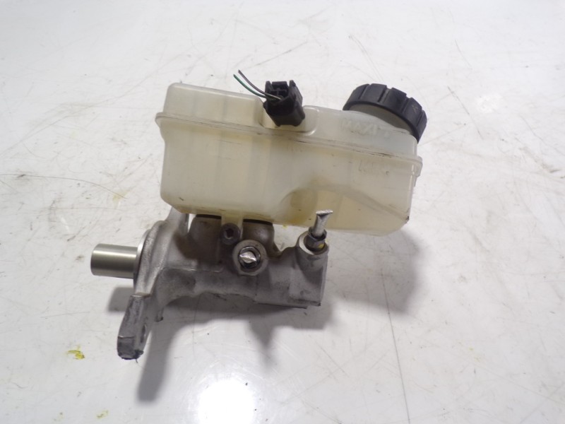 Recambio de bomba freno para dacia sandero stepway referencia OEM IAM 460111938R  