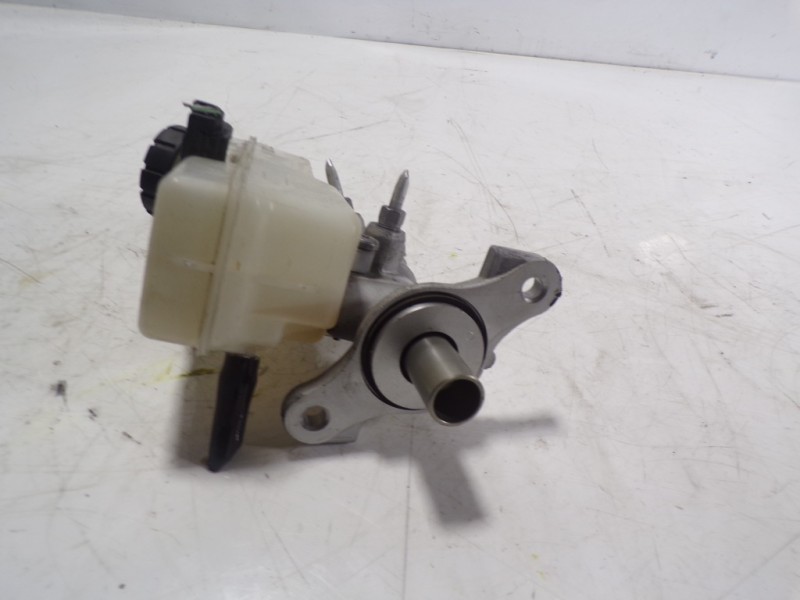 Recambio de bomba freno para dacia sandero stepway referencia OEM IAM 460111938R  