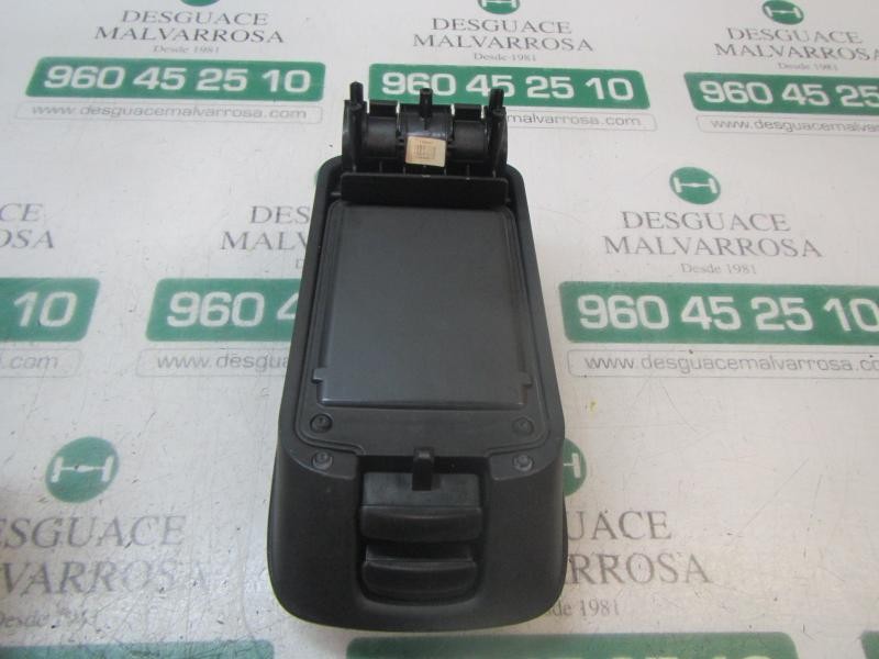 Recambio de apoyabrazos central para kia cee´d sporty wagon active referencia OEM IAM 846601H0000W  