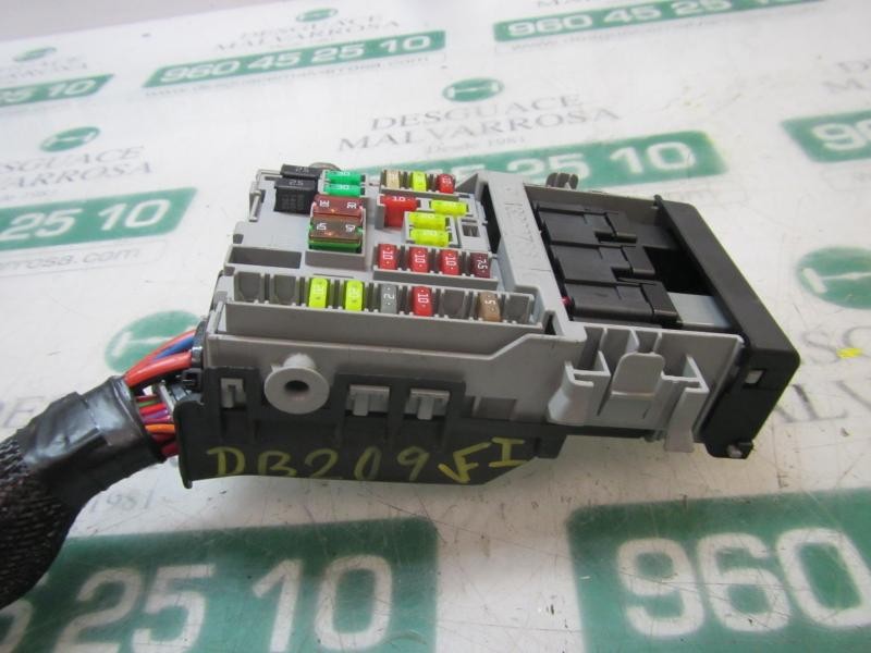 Recambio de caja reles / fusibles para opel insignia berlina edition referencia OEM IAM 13333479 13222786 