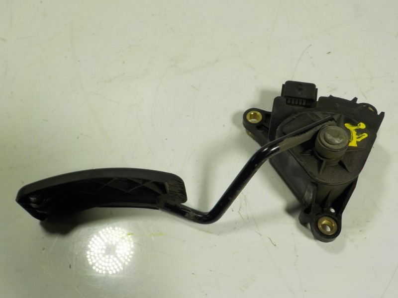 Recambio de potenciometro pedal para mercedes-benz citan (w415) furgon 1.5 cdi cat referencia OEM IAM A4153000004 8200436878 820