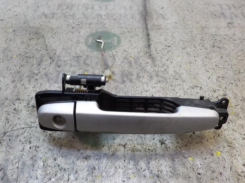 Recambio de maneta exterior delantera derecha para toyota yaris 1.4 turbodiesel cat referencia OEM IAM 692110D901  