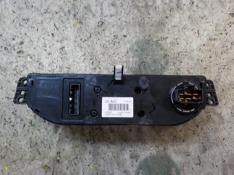 Recambio de mando climatizador para kia pro_cee´d ( ) 1.4 cat referencia OEM IAM 97250A2002WK 97250A2002 