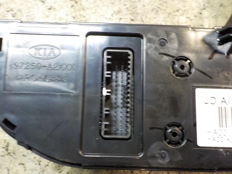 Recambio de mando climatizador para kia pro_cee´d ( ) 1.4 cat referencia OEM IAM 97250A2002WK 97250A2002 