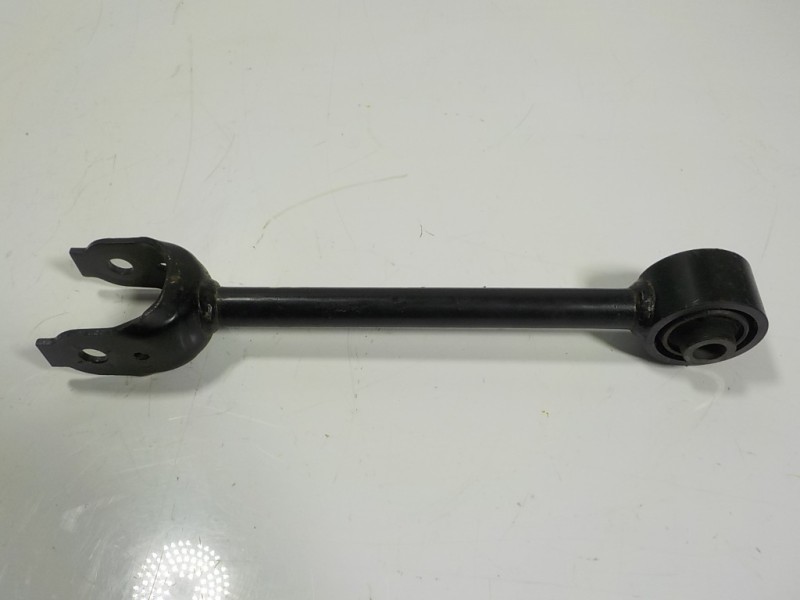 Recambio de brazo suspension inferior trasero derecho para toyota rav4 hybrid fwd referencia OEM IAM 4871042040  