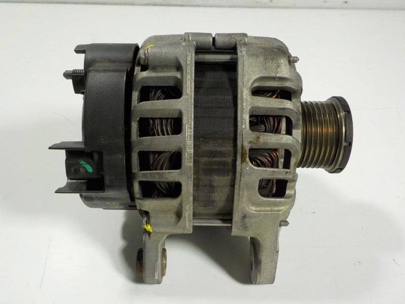 Recambio de alternador para renault captur 1.2 tce energy referencia OEM IAM 231006677R 231006677R TG12S272