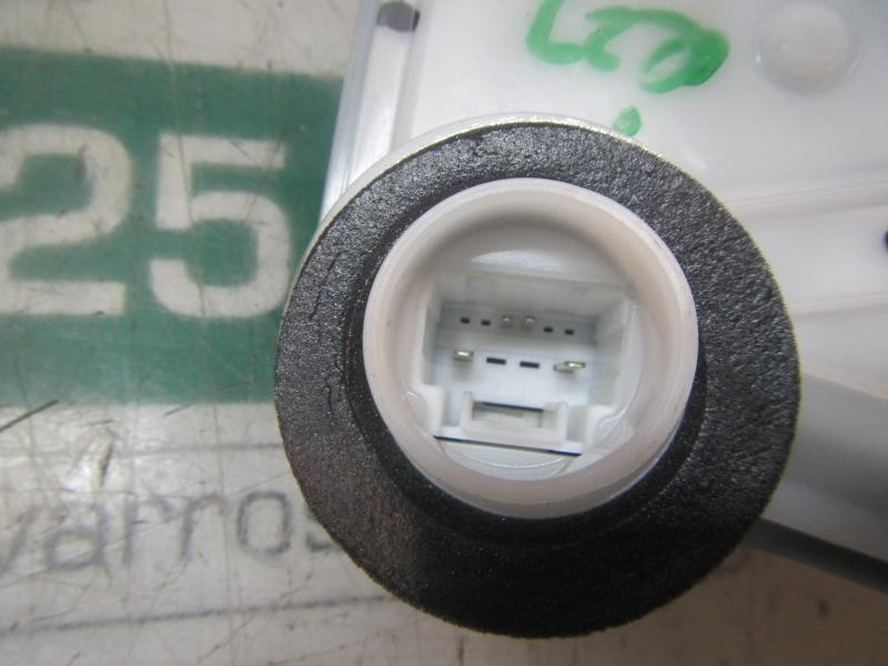 Recambio de cerradura puerta delantera derecha para toyota corolla hybrid referencia OEM IAM 6903002511  