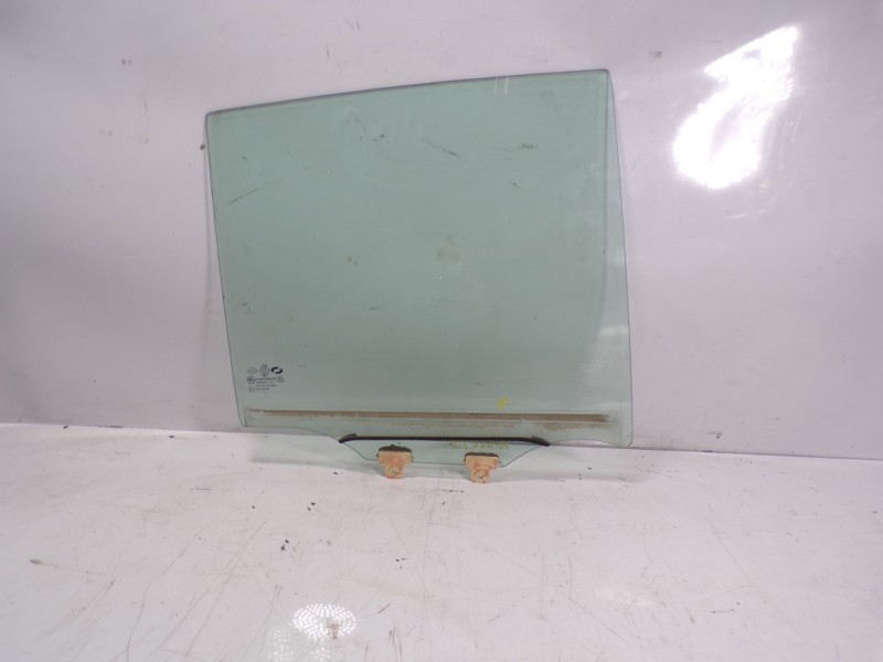 Recambio de cristal puerta trasero derecho para renault koleos 2.0 dci diesel fap referencia OEM IAM 823001644R  