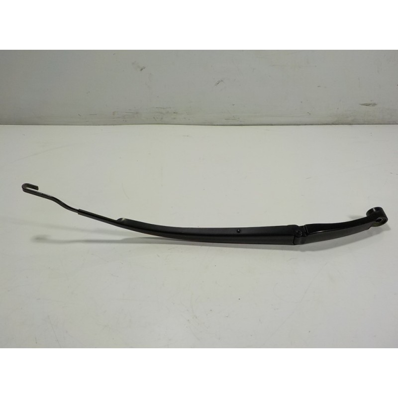 Recambio de brazo limpia delantero derecho para lexus is 300h referencia OEM IAM 8521153120  