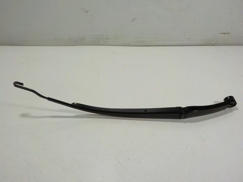 Recambio de brazo limpia delantero derecho para lexus is 300h referencia OEM IAM 8521153120  