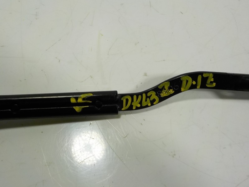 Recambio de brazo limpia delantero izquierdo para lexus is 300h referencia OEM IAM 8522153110  