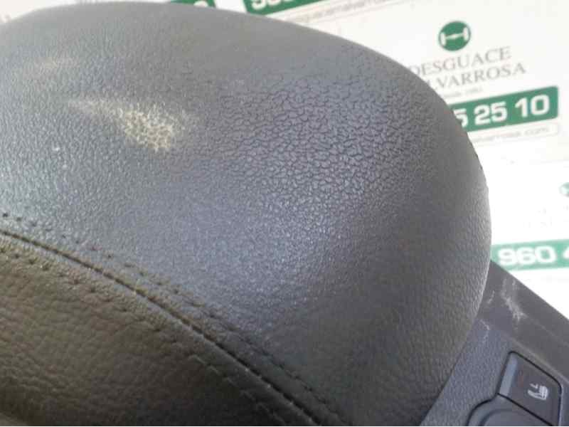 Recambio de apoyabrazos central para chevrolet captiva 2.0 diesel cat referencia OEM IAM 96820572  