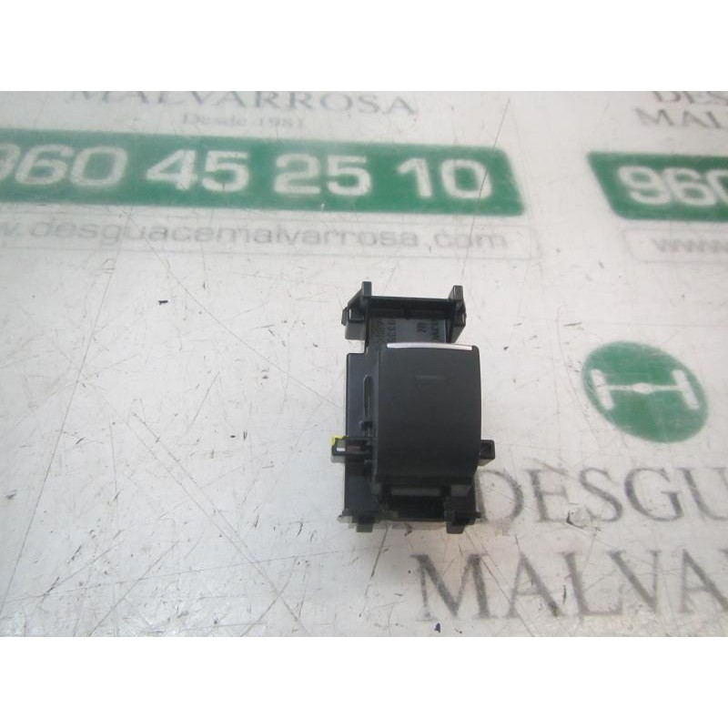 Recambio de mando elevalunas trasero derecho para toyota corolla hybrid referencia OEM IAM 8481002250  