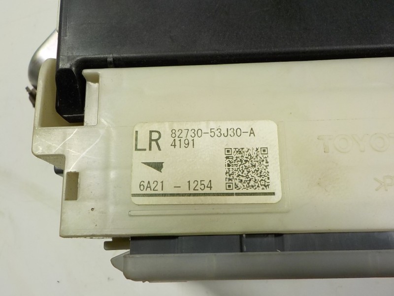 Recambio de caja reles / fusibles para lexus is 300h referencia OEM IAM 8273053J30 8922153230 8273053J30A