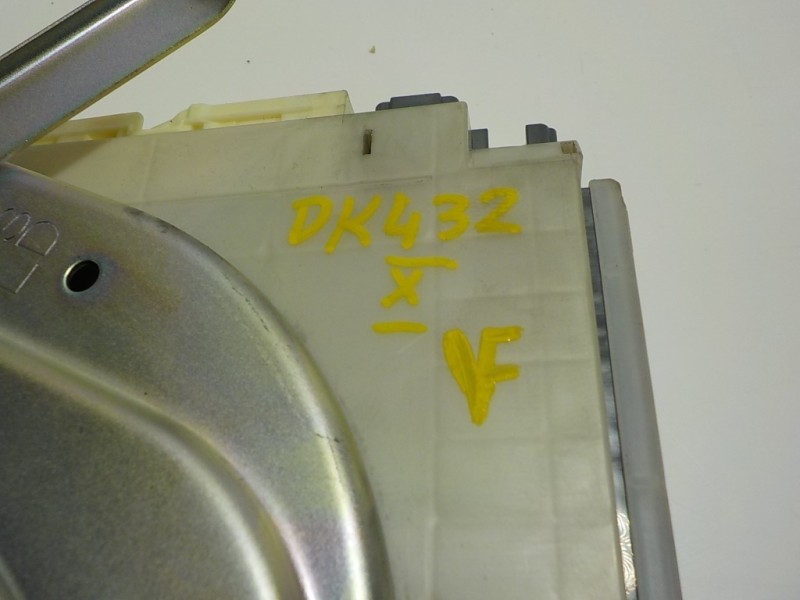 Recambio de caja reles / fusibles para lexus is 300h referencia OEM IAM 8273053J30 8922153230 8273053J30A