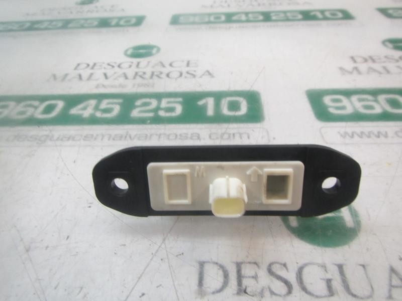 Recambio de maneta porton para toyota corolla hybrid referencia OEM IAM 8480412050  