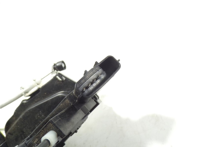 Recambio de cerradura puerta delantera izquierda para nissan leaf acenta referencia OEM IAM   