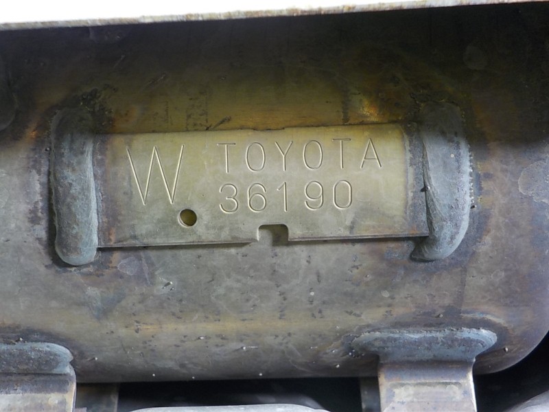 Recambio de catalizador para lexus is 300h referencia OEM IAM 2505136190 36190 