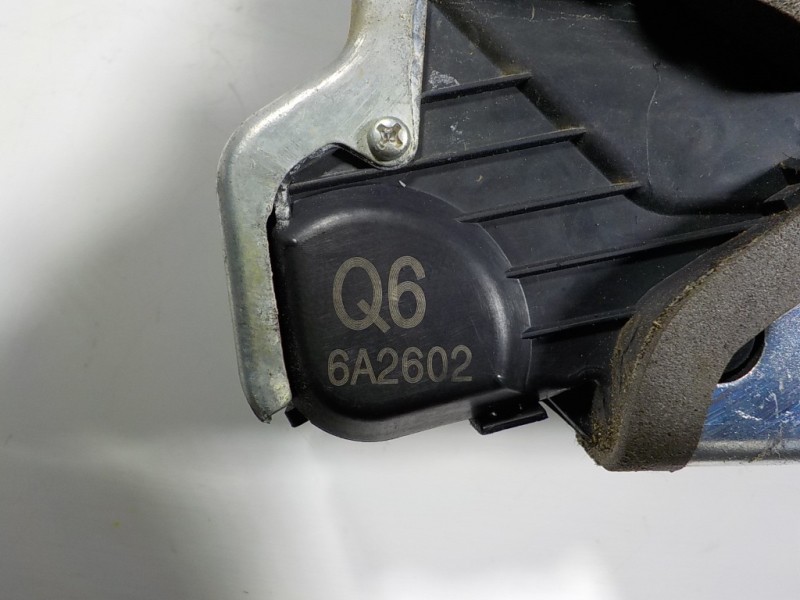 Recambio de cerradura puerta delantera izquierda para lexus is 300h referencia OEM IAM 6904053100 6A2602 