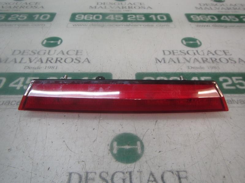 Recambio de piloto trasero central para toyota corolla hybrid referencia OEM IAM 8157012450  