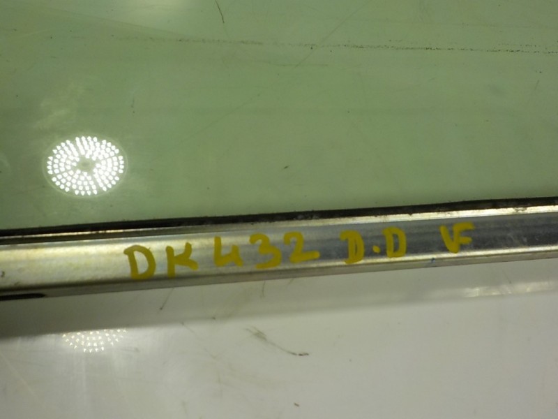 Recambio de cristal puerta delantero derecho para lexus is 300h referencia OEM IAM 6810153140  