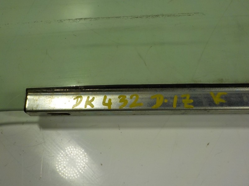 Recambio de cristal puerta delantero izquierdo para lexus is 300h referencia OEM IAM 6810253140  