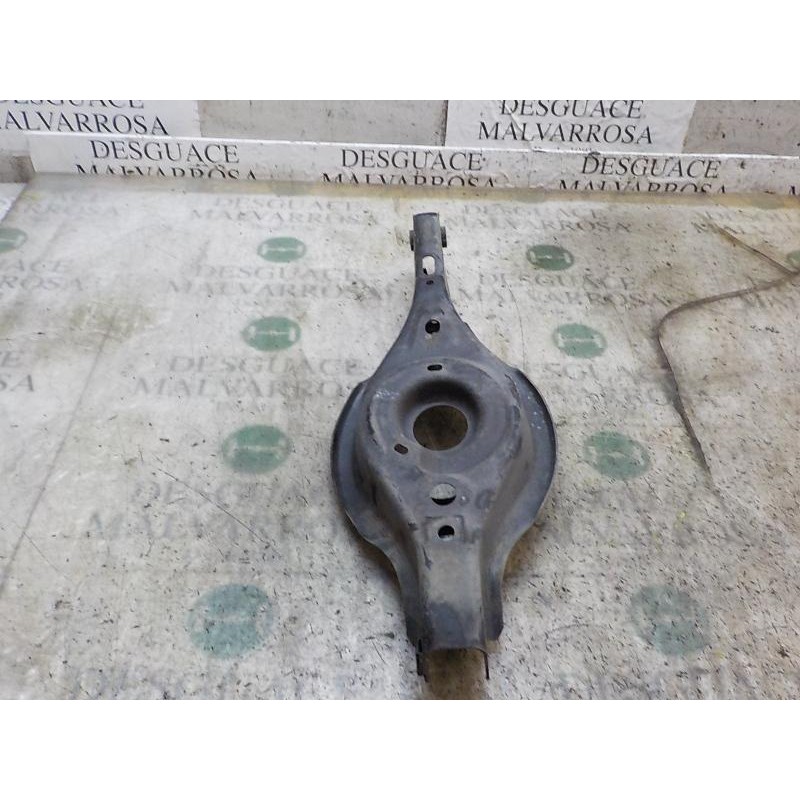 Recambio de brazo suspension inferior trasero derecho para mazda cx-5 2.0 cat referencia OEM IAM KD3528300  