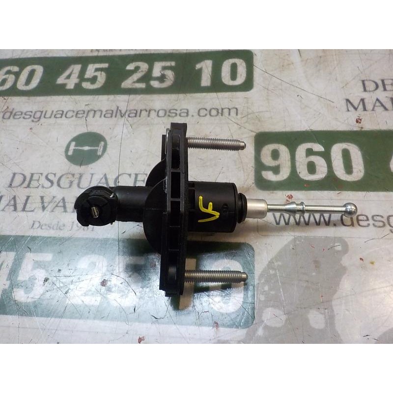 Recambio de bomba embrague para suzuki s-cross 1.6 ddis referencia OEM IAM 2381061M00  