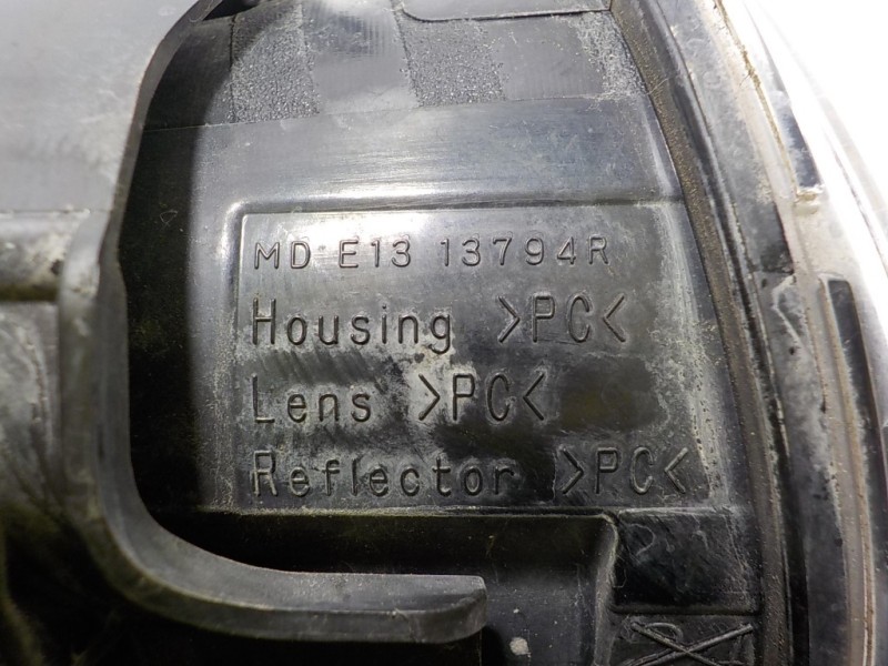Recambio de faro antiniebla derecho para lexus is 300h referencia OEM IAM 8121048050 13794R 