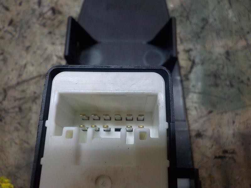 Recambio de mando elevalunas delantero derecho para mazda cx-5 2.0 cat referencia OEM IAM KD4566370  