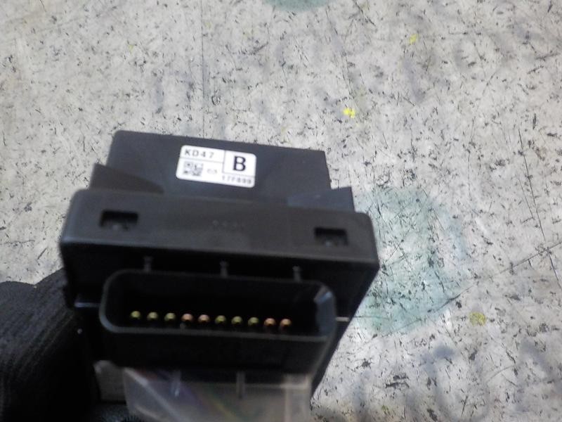 Recambio de mando limpia para mazda cx-5 2.0 cat referencia OEM IAM KD4766128  