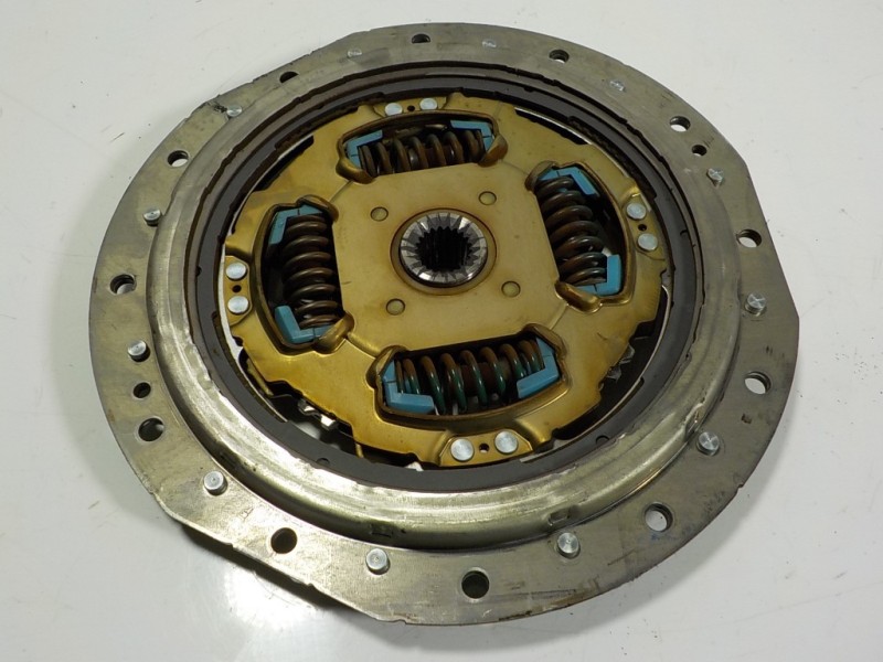 Recambio de kit embrague para lexus is 300h referencia OEM IAM 3127030010 6A261877 