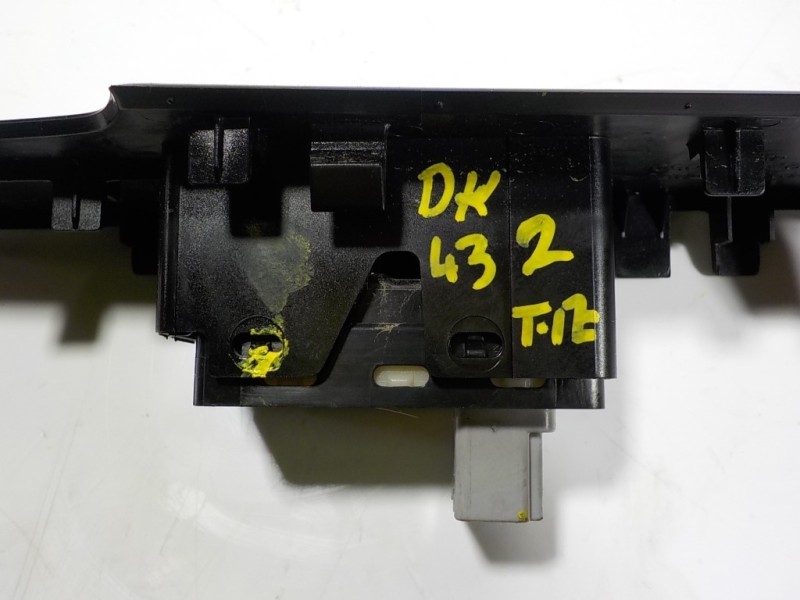 Recambio de mando elevalunas trasero izquierdo para lexus is 300h referencia OEM IAM 8481030192 7427253051 