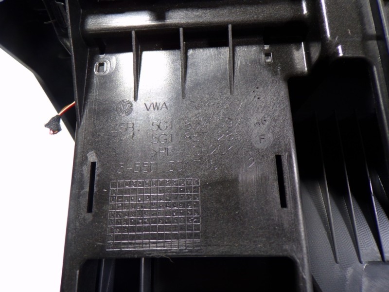 Recambio de guantera para volkswagen golf vii lim. (bq1) 1.6 tdi referencia OEM IAM 5G1857114G82V 5G1857097 