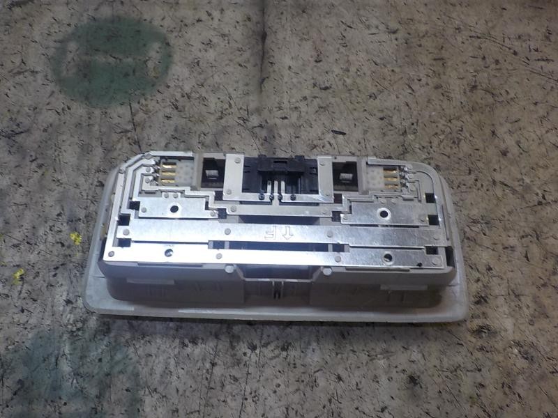 Recambio de piloto interior para mazda cx-5 2.0 cat referencia OEM IAM KD455131075  