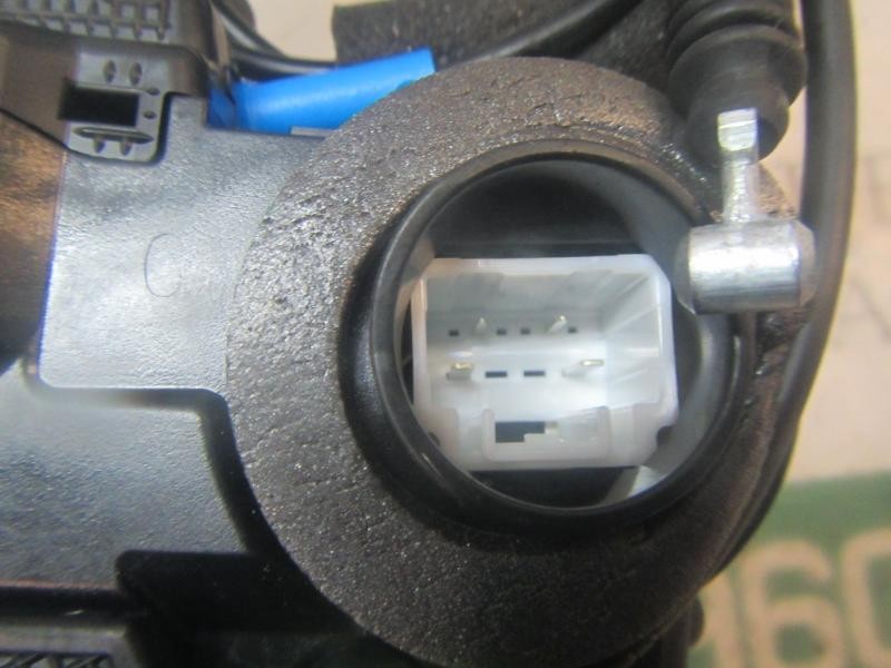 Recambio de cerradura puerta trasera derecha para toyota c-hr hybrid active referencia OEM IAM 69050F4010  