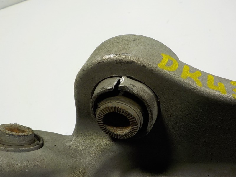 Recambio de mangueta trasera izquierda para lexus is 300h referencia OEM IAM 4241030041  4230553020