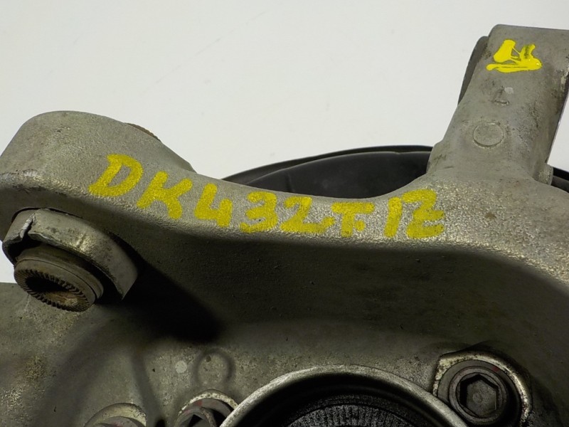 Recambio de mangueta trasera izquierda para lexus is 300h referencia OEM IAM 4241030041  4230553020