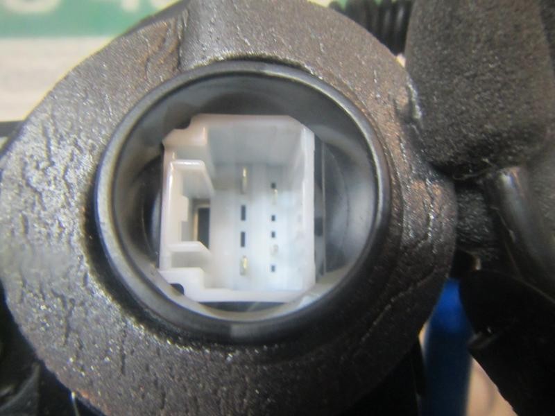 Recambio de cerradura puerta trasera izquierda para toyota c-hr hybrid active referencia OEM IAM 69060F4010  