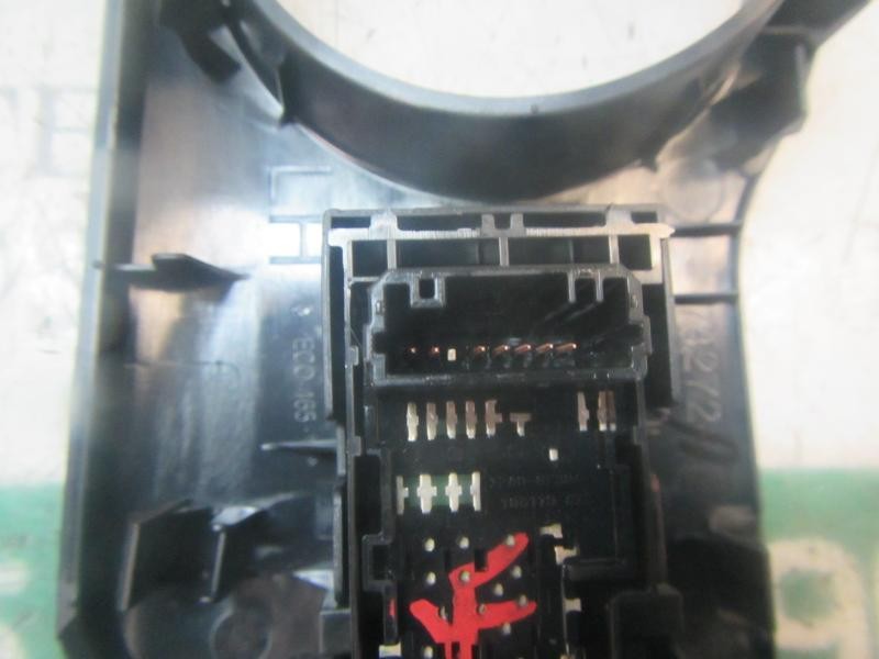 Recambio de mando elevalunas trasero izquierdo para toyota c-hr hybrid active referencia OEM IAM 84810F4030  