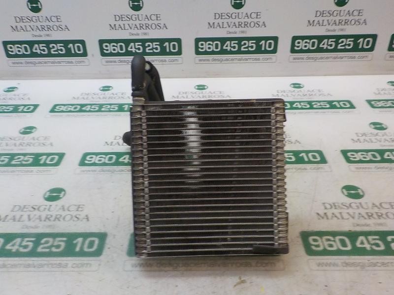 Recambio de evaporador aire acondicionado para ford fiesta (ccn) trend referencia OEM IAM 2109235  