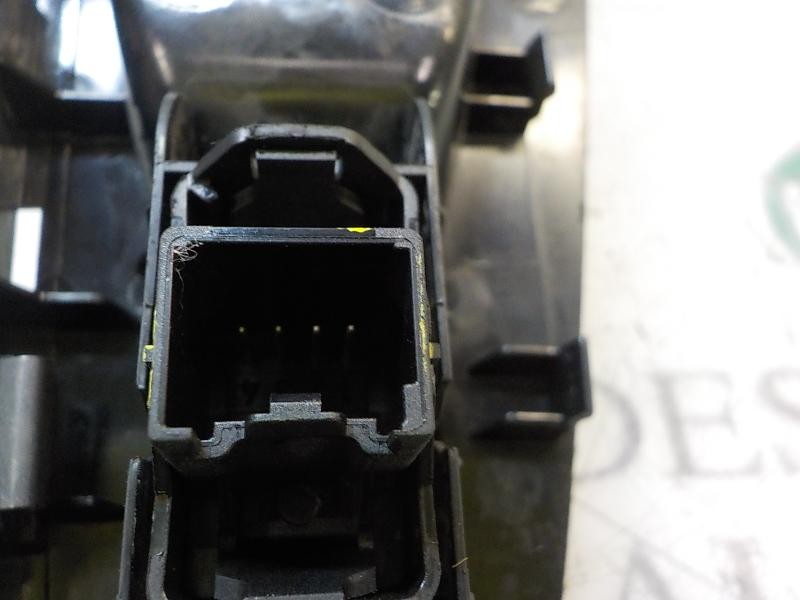 Recambio de mando elevalunas delantero derecho para ford fiesta (ccn) trend referencia OEM IAM 1850432 C1BBA240A40A 