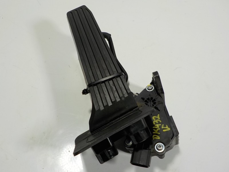 Recambio de potenciometro pedal para lexus is 300h referencia OEM IAM 7811030170  