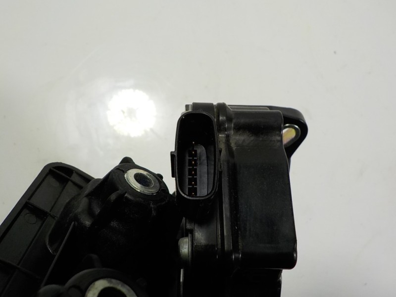 Recambio de potenciometro pedal para lexus is 300h referencia OEM IAM 7811030170  