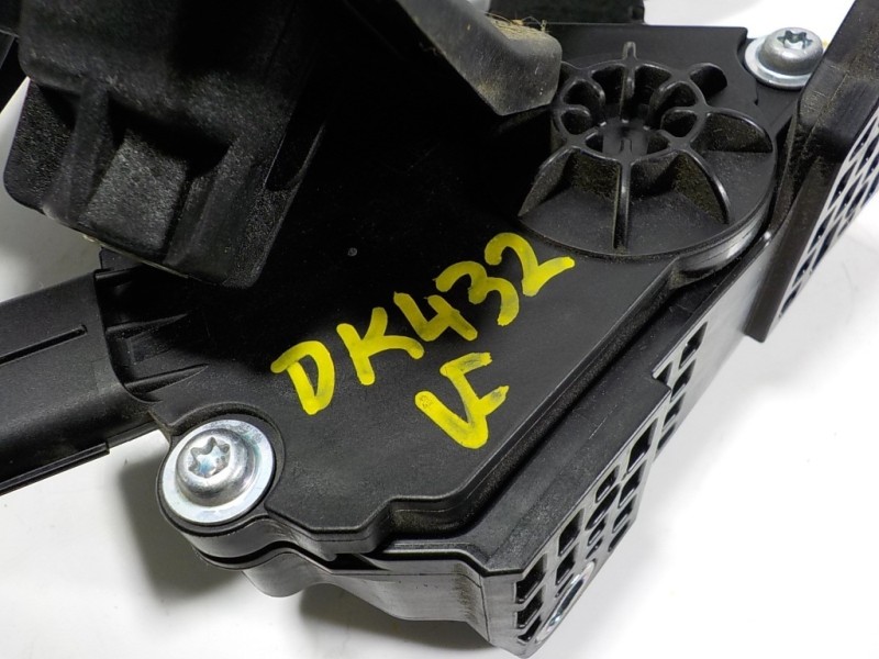 Recambio de potenciometro pedal para lexus is 300h referencia OEM IAM 7811030170  