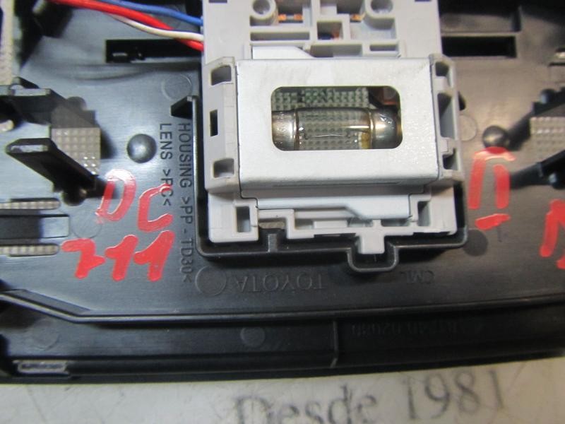 Recambio de piloto interior para toyota c-hr hybrid active referencia OEM IAM 8124002080C1  