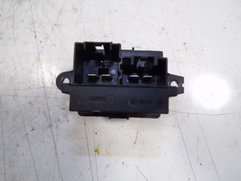 Recambio de resistencia calefaccion para opel insignia berlina 2.0 16v cdti referencia OEM IAM 13598091 13503201 F011500056