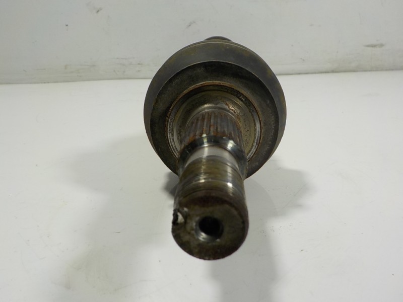 Recambio de transmision trasera derecha para lexus is 300h referencia OEM IAM 4233053040  